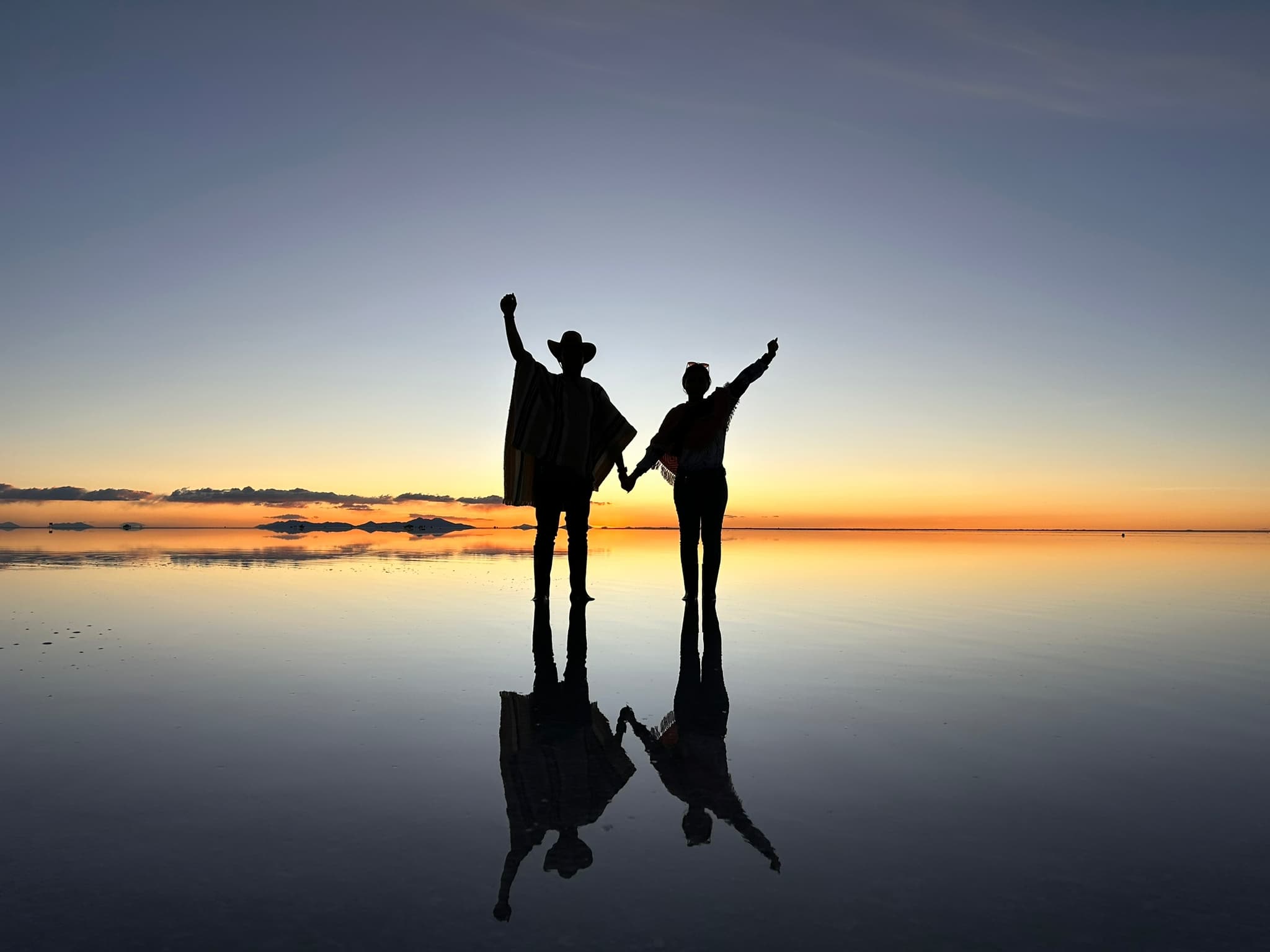 uyuni salt flats sunset mirror effect bolivia