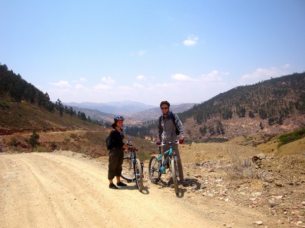 Cyclists enjoying the mountain scenery during the bike tour from Sucre to Yotala