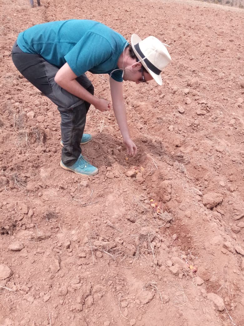 Traveler taking part in an activity with a host family in Puka Puka, Bolivia